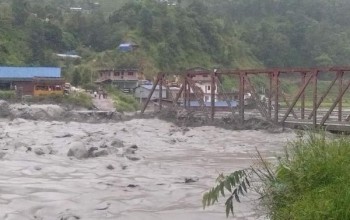 अविरल वर्षाका कारण मेलम्ची नदीमा फेरी बाढी : नदीमा आएको बाढीले थप तीन घर बगायो